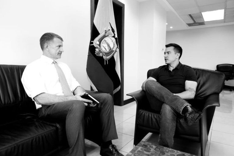 Ecuador y Erik Prince: Una Alianza Estratégica Contra el Crimen Organizado