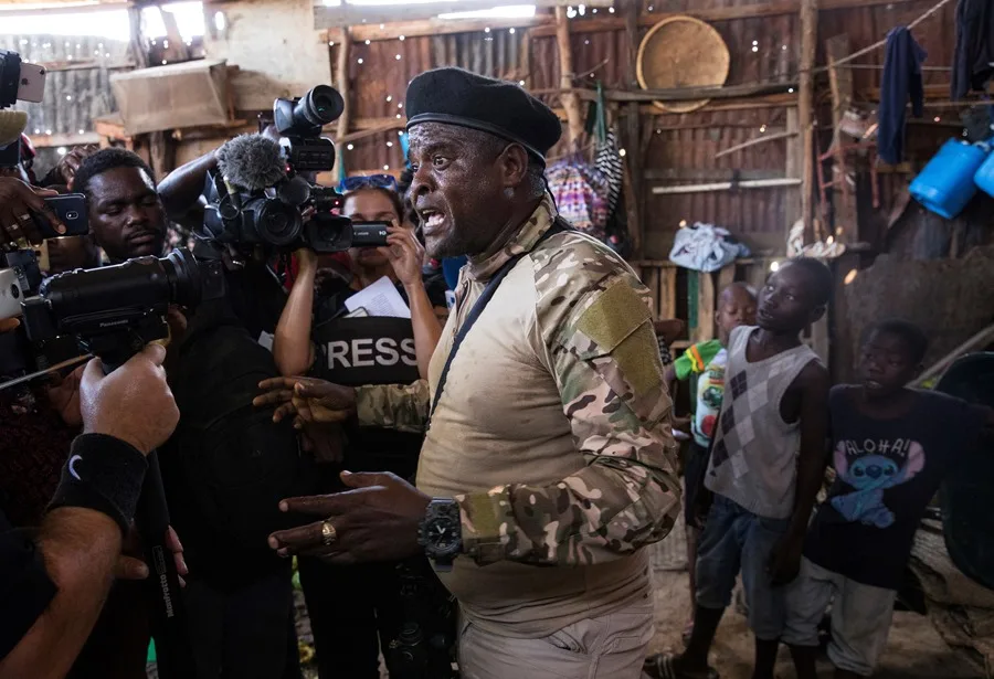 Haiti-bandas1