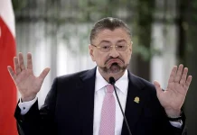 El Tribunal Supremo de Elecciones de Costa Rica pide al Congreso retirar el fuero al presidente Rodrigo Chaves por beligerancia política