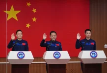 China confirma que planea llevar astronautas a la Luna antes de 2030 y presenta nueva tripulación para su estación espacial