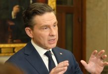 Poilievre acusa a Carney de “sacrificar el futuro de los jóvenes” y promete empleos, viviendas y esperanza