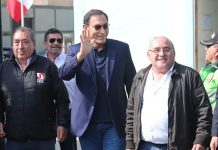 Lima: Martín Vizcarra confirma su postulación a la vicepresidencia de Perú junto a su hermano Mario como candidato presidencial