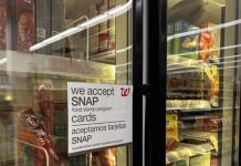 Florida en alerta: familias y personas mayores temen quedarse sin comida ante el fin de los vales SNAP por el cierre federal