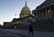 Detienen a joven armado frente al Capitolio de Estados Unidos sin que se registren heridos