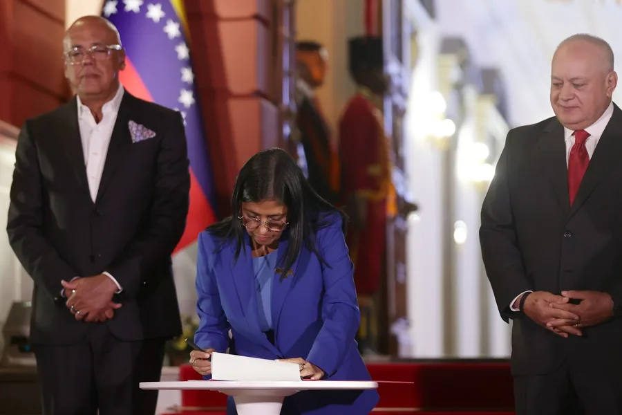 Presidente_Venezuela_firma