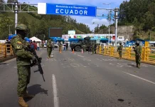 Ecuador niega bombardeos en Colombia y confirma ataques contra grupos armados en su territorio