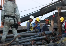 Rescatan con vida a un minero tras derrumbe en Sinaloa