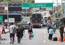 Colombia y Ecuador intensifican guerra comercial con aranceles del 100 % en medio de tensión política
