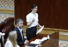 Ayuso anuncia que recurrirá la regularización extraordinaria de migrantes y carga contra el Gobierno por “desorden”