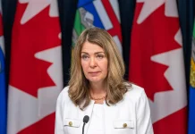 Smith insiste en un oleoducto hacia el norte de Columbia Británica mientras crecen las tensiones con Ottawa