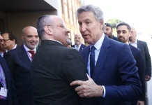 Feijóo acusa al Gobierno de “exportar un problema migratorio” a la UE por la regularización de medio millón de migrantes