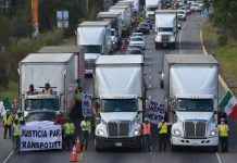 Transportistas y agricultores levantan bloqueos en México y acuerdan diálogo con el gobierno