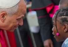 El papa León XIV llega a Guinea Ecuatorial en una visita marcada por tensiones políticas y desafíos diplomáticos
