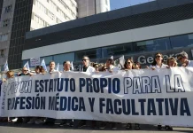 Médicos en huelga desafían a Sánchez y rompen con Sanidad: exigen negociación directa con el Gobierno