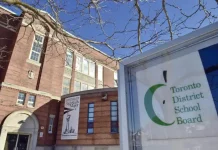 Once escuelas de Toronto reciben amenazas de bomba atribuídas a un mismo autor; la policía descarta riesgo real