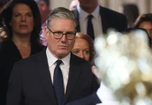 Rebelión en el laborismo británico pone contra las cuerdas a Keir Starmer