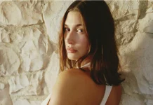 Hailey Bieber protagoniza la nueva campaña de verano de Mango ambientada en Los Ángeles