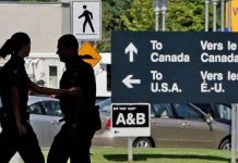 Un hombre fue hallado escondido en el maletero de un vehículo tras cruzar la frontera de Canadá hacia Estados Unidos