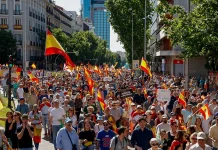 Decenas de miles de personas protestan en Madrid para exigir la dimisión de Pedro Sánchez en la ‘Marcha por la Dignidad’