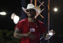 Maluma desata la euforia en Medellín con concierto gratuito bajo la lluvia para presentar “Loco x volver”