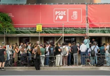 La Policía registra la sede del PSOE por una investigación de presunta corrupción y tráfico de influencias