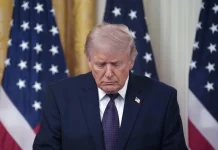 Trump afirma estar “dividido” entre un acuerdo o una ofensiva militar contra Irán, según Axios