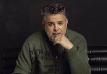 Luis Enrique lanza “El alma en clave”, su primer disco inédito en 13 años y celebra el auge global de la salsa