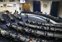 El Salvador reforma su Constitución y amplía el voto de la diáspora mientras reduce la influencia de la oposición en el tribunal electoral