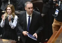 Escándalo por corrupción sacude al Gobierno de Javier Milei tras investigaciones contra su jefe de Gabinete