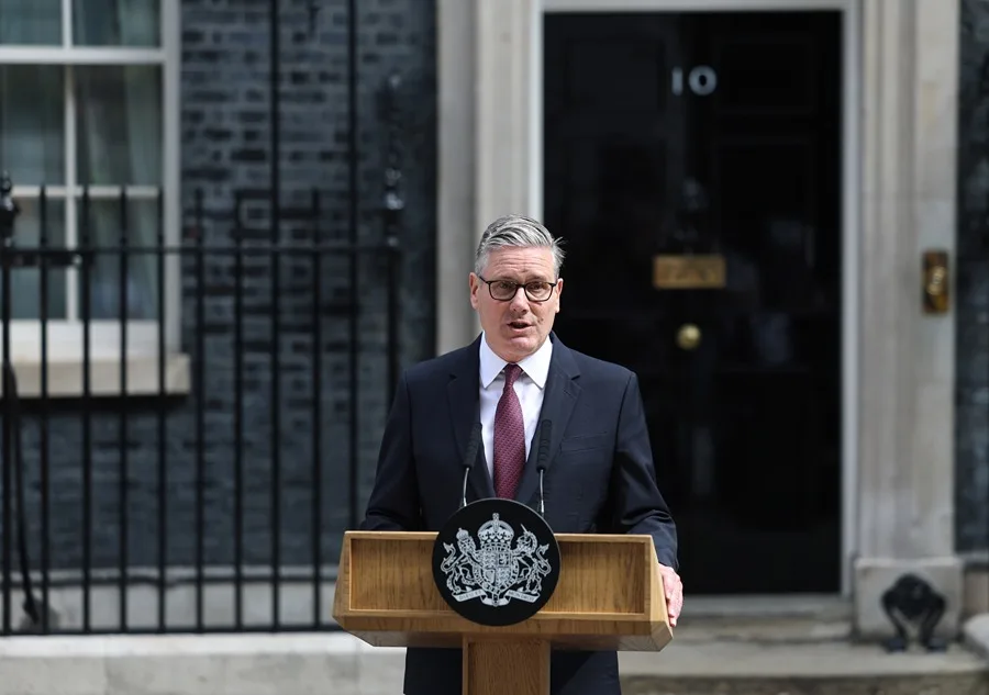 STARMER-DIMISION-PUERTA