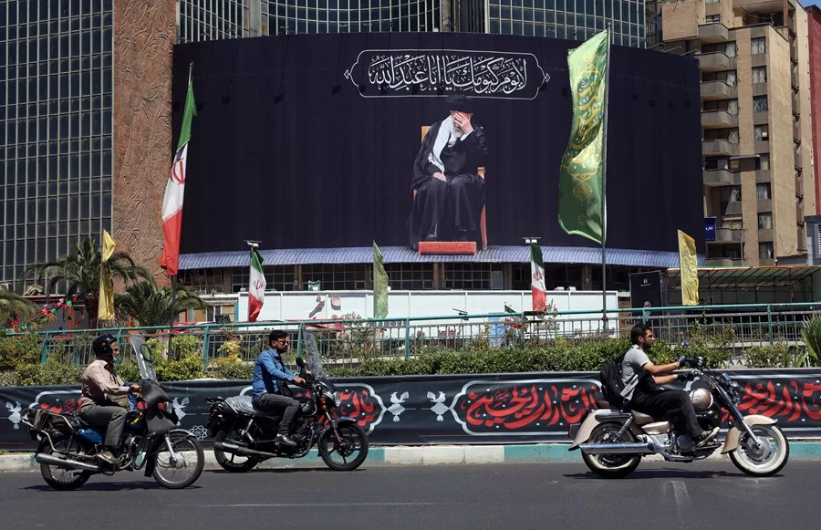 TEHERAN-CARTEL-JAMENEI