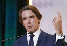 Aznar llama a “activar la responsabilidad ciudadana” y pide un cambio de Gobierno en España