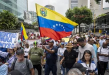 Protestas en Caracas exigen elecciones en Venezuela tras cinco meses de la captura de Maduro, según manifestantes