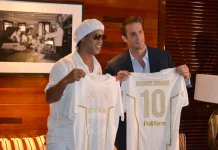 Ronaldinho llega a Italia para ser presentado como nuevo jugador del Ravenna