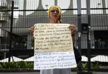 Venezolanos reciben con escepticismo nuevo diálogo entre el Gobierno y la oposición tras años de fracasos políticos