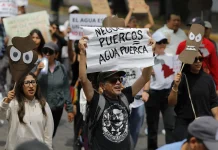 Protesta en Guadalajara exige alerta sanitaria por contaminación del agua potable