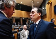 PP reprocha a Albares que explique la crisis de Ceuta por «bulos» en redes y Vox le acusa de «colaborar con la invasión»