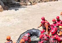 Ascienden a cinco los muertos y más de 550 los desaparecidos en China por la riada en la frontera con Nepal