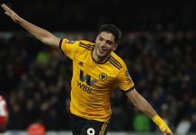 Con gol de Raúl Jiménez, el Wolverhampton se afianza de la primera posición en el Championship de Inglaterra