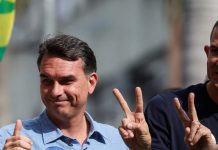 Campaña en Brasil: Flávio Bolsonaro anunció un plan para crear 500.000 plazas carcelarias inspiradas en el modelo de Bukele