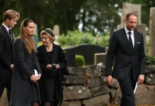 El rey Haakon de Noruega participa en los homenajes a su difunto padre, marcados por la ausencia de Mette-Marit