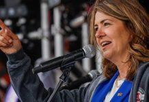 A medida que se acerca el referéndum, Danielle Smith evita hablar de secesión en su discurso del Día de Alberta.