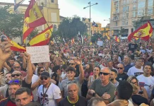 Cientos de ceutíes vuelven a salir a la calle para reclamar la expulsión de los migrantes
