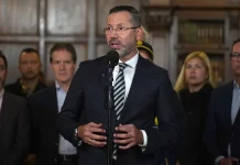 Críticas y pedidos de renuncia contra el ministro de Vivienda de Colombia por viaje a Santa Marta durante emergencia
