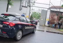 Un estudiante de 13 años apuñala a su profesora en Roma e intenta transmitirlo en directo: investigan si es una venganza por dos asignaturas suspensas