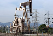 El petróleo de Texas supera los 102 dólares pendiente de Medio Oriente