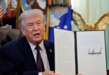 Donald Trump promulgó la ley de sanciones contra Irán y la “flota fantasma” de Rusia