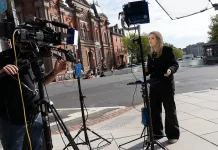 Los tres medios de comunicación vetados por Trump en la Casa Blanca, CNN, MS NOW y Politico, presentan una demanda contra él