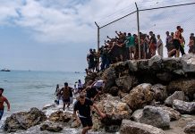 La mayoría de los inmigrantes menores de edad que entraron en Ceuta no serán devueltos, dice el ministro español.