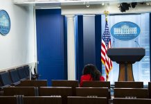 Se intensifica el conflicto entre Trump y los medios estadounidenses
